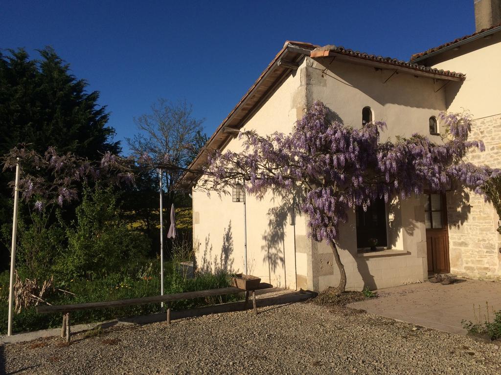 Villa Wisteria & Jasmine à Genouille  Extérieur photo